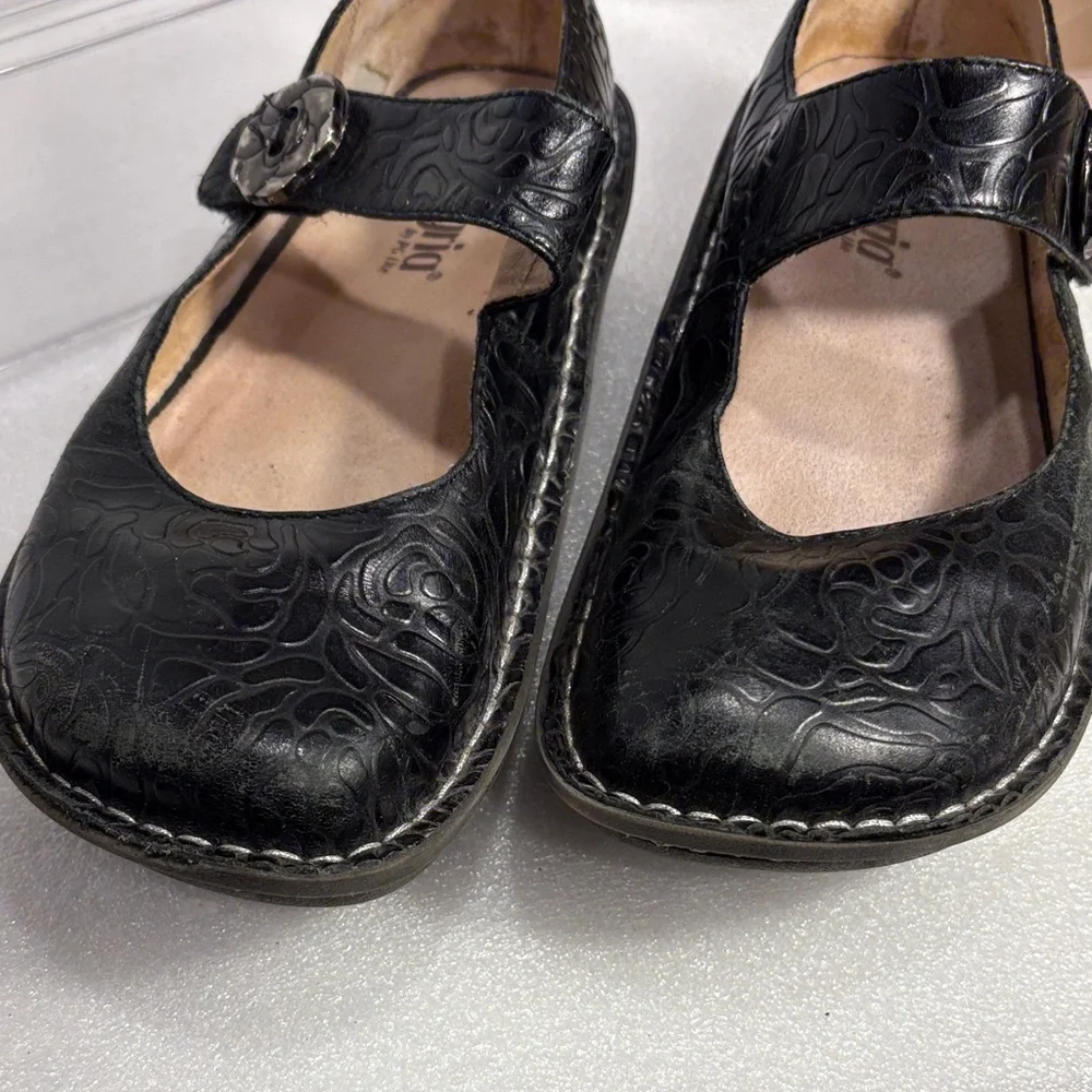 Alegria used but some life left. Eu37 Women's Black Embossed‎ Flats. Box 21